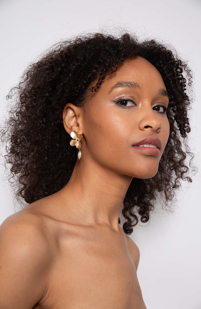 GOLD FLOWER AND PEARL HOOPS
