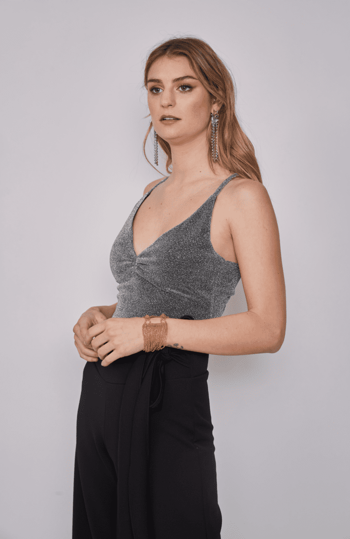 CROP TOP ESCOTE NUDO 02