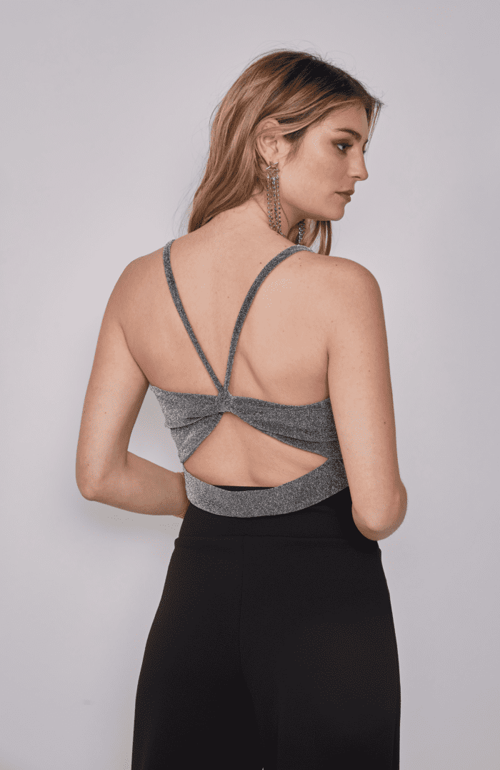 CROP TOP ESCOTE NUDO 05