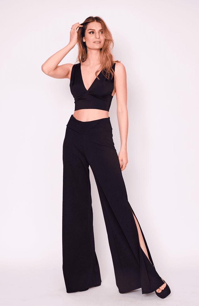 CROP TOP ESCOTE Y AMARRA NEGRO 04
