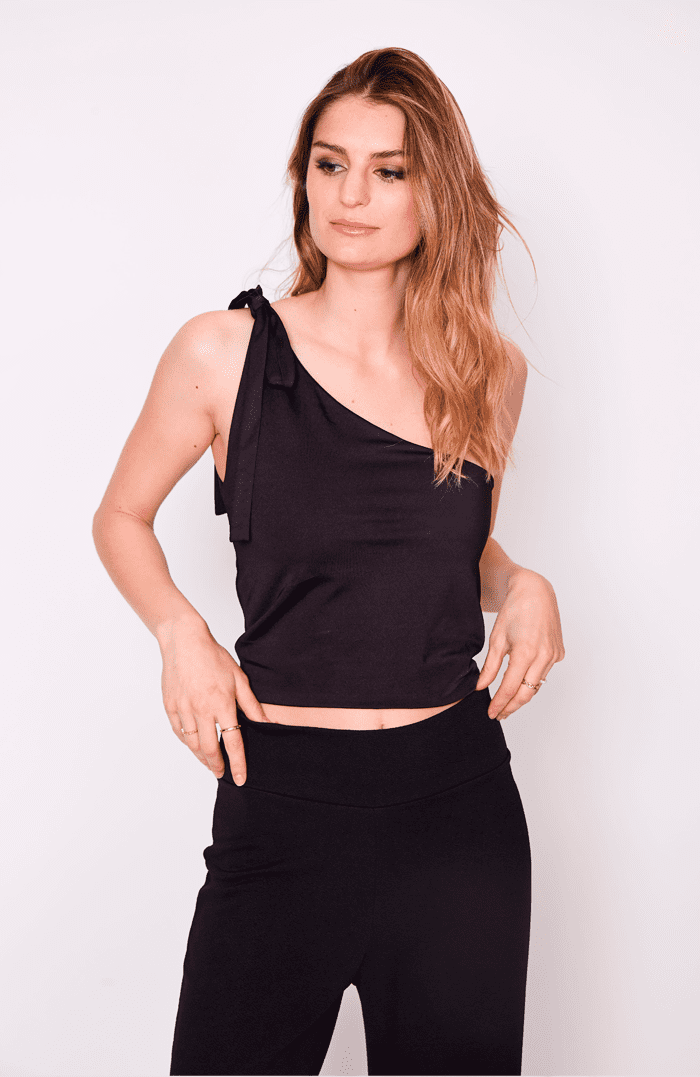 CROP TOP UN HOMBRO NEGRO 06
